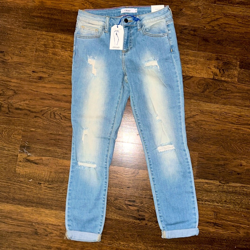 NWT Cello Crop Skinny Size 5 light wash